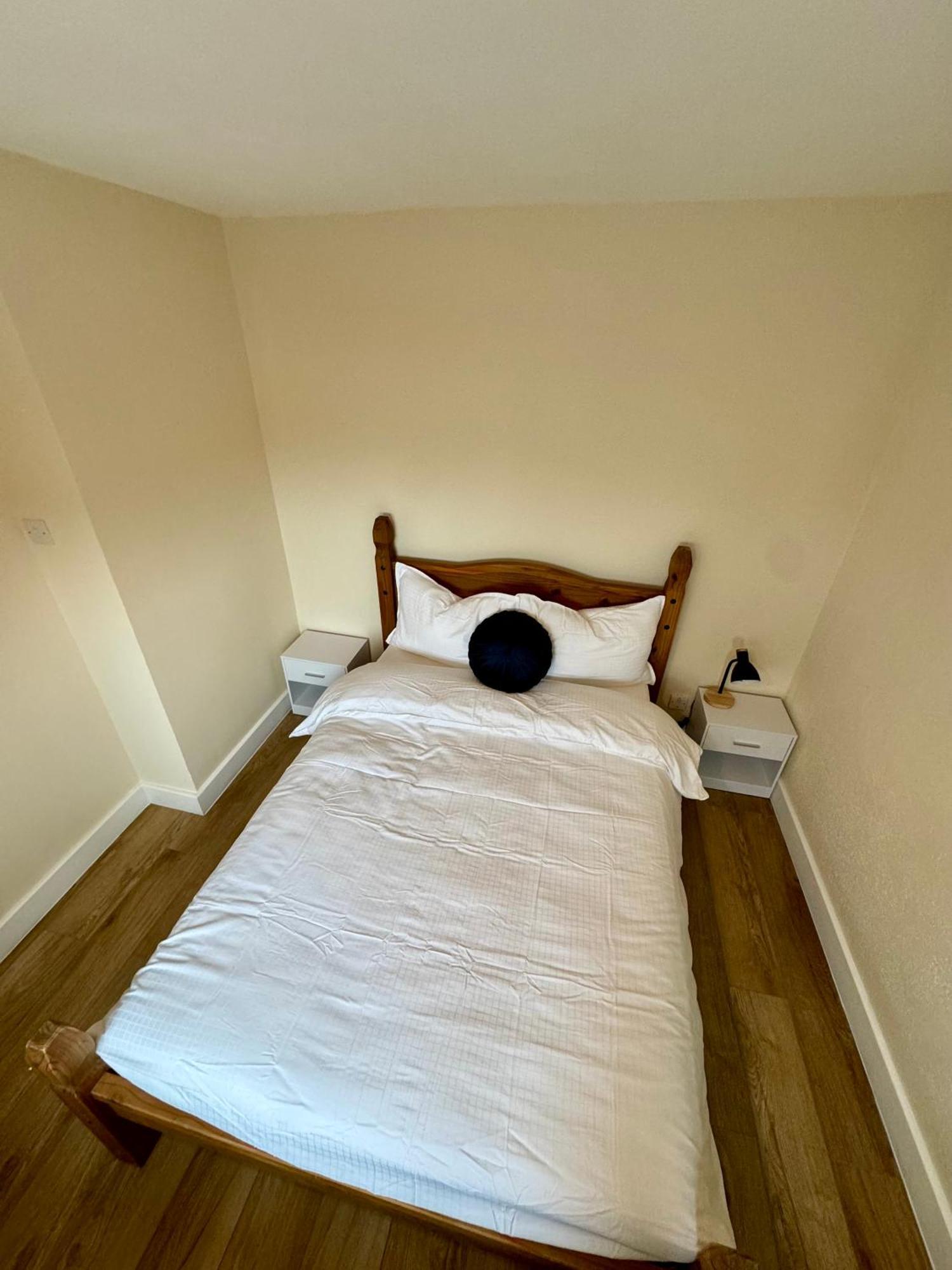 Florina S House 4 Bedrooms Villa รูจลีย์ ภายนอก รูปภาพ