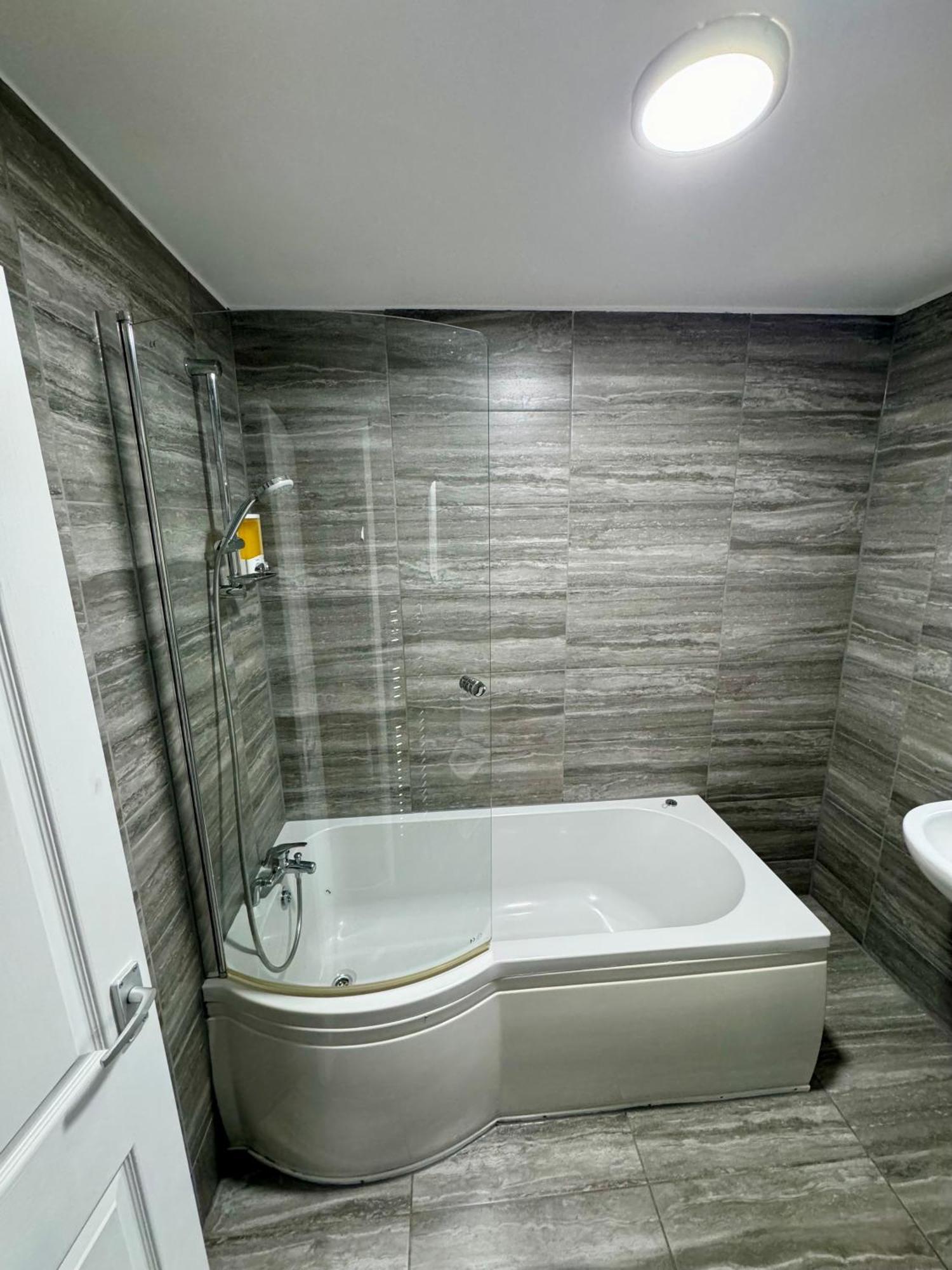 Florina S House 4 Bedrooms Villa รูจลีย์ ภายนอก รูปภาพ